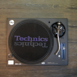 售出Technics SL1200 MK5 – GE7SG01455R